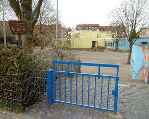 Grundschule Hochstätt - ohne Bänke